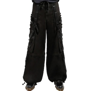 Gothic Cyberpunk Hose: Schwarze Ketten, D-Ringe & Nieten