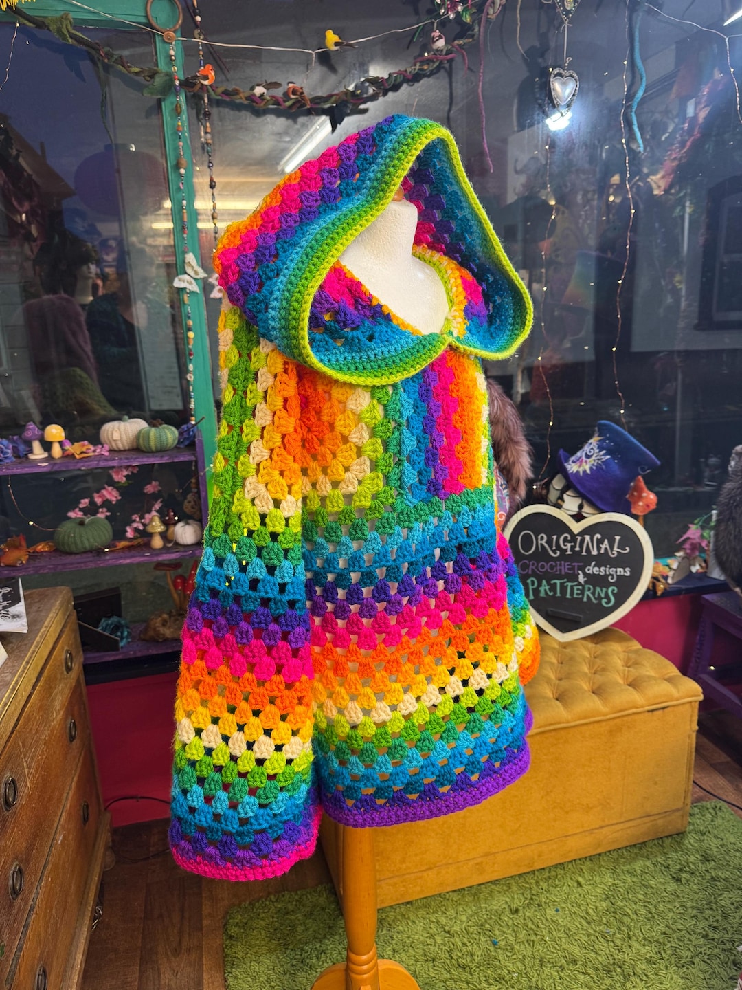 かぎ針編みパターン - マジックフード付きジャンパー。フード付きヘ