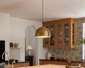 Lámpara colgante de latón martillado para isla de cocina, estilo moderno de mediados de siglo.