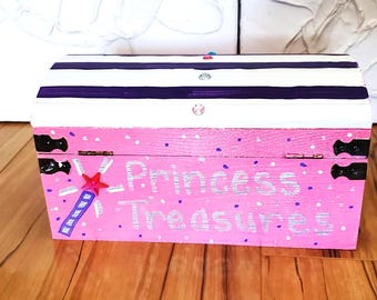 princess dress up treasure chest Princess Treasure Chest Favor Boxes