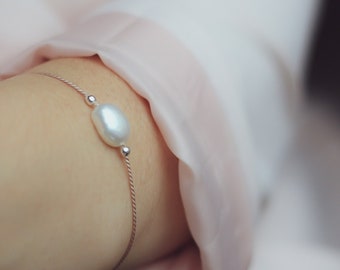 Adjustable Thin Silk Bracelet, Dainty Single Pearl String Bracelet, Friendship Bracelet Gift, Handmade Beaded Jewelry, Canadian Shop