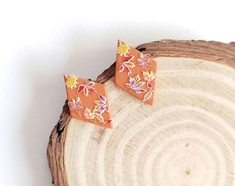 Pendientes de hoja de arce, pendientes geométricos de otoño, colores cálidos de otoño, pendientes de hoja dorada, joyería inspirada en la naturaleza, regalo minimalista con forma de hoja.