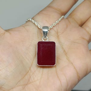 Natürlicher Beryll-Anhänger, rechteckiger Edelstein-Anhänger, handgefertigter Schmuck, minimalistischer roter Charm, Geschenk für Sie