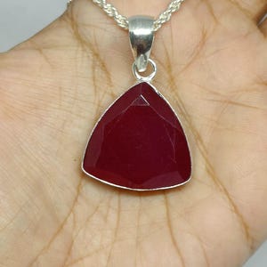 Pendentif en béryl naturel, collier, pendentif en pierre précieuse facettée triangulaire, bijou de naissance de juillet, cadeau fait main pour elle