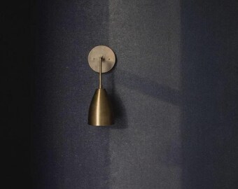 Halverwege de eeuw moderne koperen schansverlichting, Scandinavische koperen wandkandelaar, messing binnenwandlamp, handgemaakte hedendaagse koperen wandlamp
