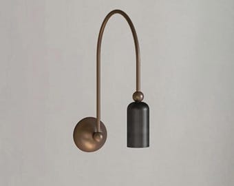 Applique da camera da letto a collo d'oca in ottone nero, applique da parete in ottone di metà secolo, applique da comodino moderna, lampada da parete per interni in ottone bicolore