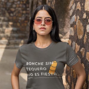 May include: A gray t-shirt with the text "BONCHE SIN TEQUEÑO NO ES FIESTA..." and an illustration of a tequeño, a Venezuelan fried bread dough stick with white cheese.