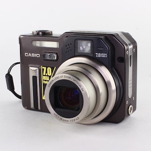 Casio Exilim EX P700 - 7.0 Megapixel - Y2K Camera