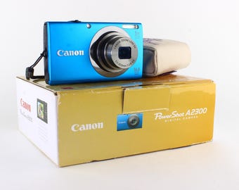 Cámara digital Canon A2300 - Caja completa - 16 MP - Azul - Y2K Digicam