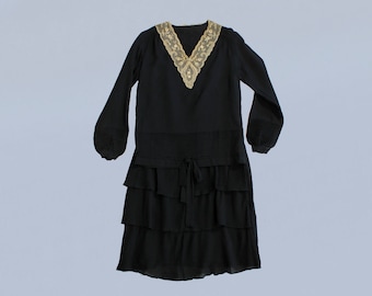 1920s Dress / 20s Black Two Piece Flapper Dress / Micro Pleats and Pin Tucks / Antique Lace Collar