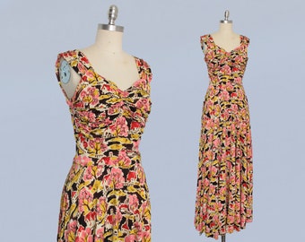 1940s Dress / 40s Sweetheart Novelty Print House Landscape Jersey Gown / Pink Sequins / Sleeveless / Ruching