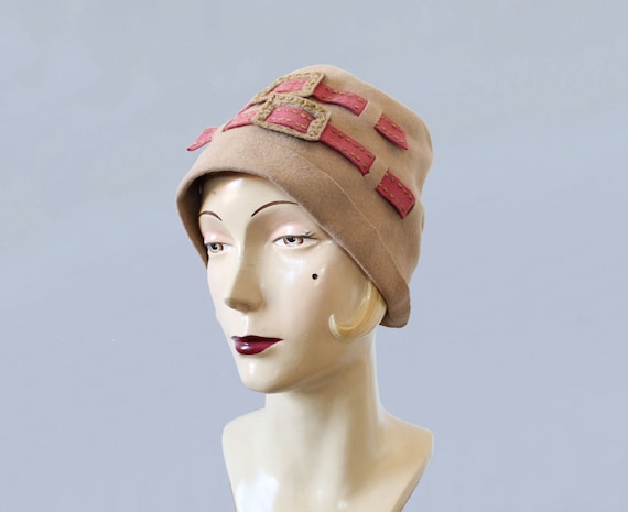 1920s Hat / 20s Flapper Cloche Hat / Tan and Pink Woo… - Gem display picture 2