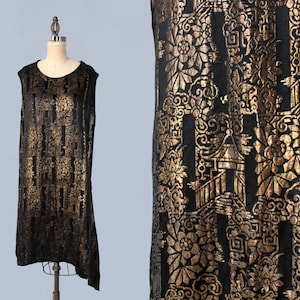 RARE 1920s Dress / 20s Metallic Lame Dress / CHINOISERIE Motif! / Pagodas / Asymmetrical Fishtail Hem