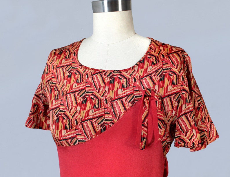 1930s Dress / Late 30s Day Dress / Red Art Deco Print / Flutter Sleeves image 2