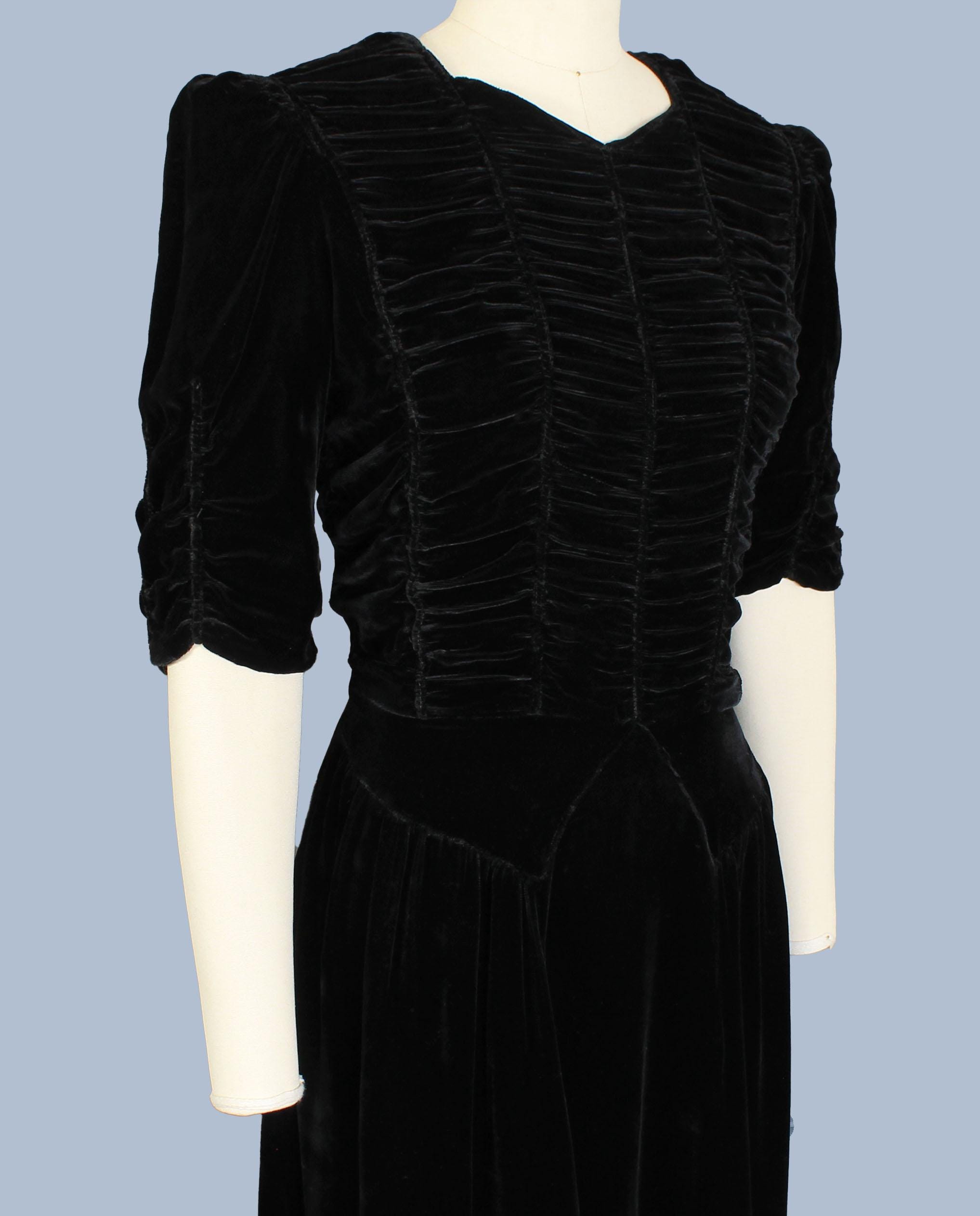 1930s Dress / 30s 40s Heavily Ruched Black Silk Velvet Dress / Tie ...