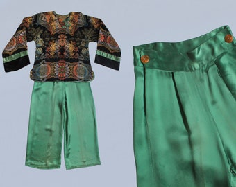 RESERVED --Rare 1930s Pajamas / 30s Crepe Backed Satin GREEN Pants and Chinoiserie Top Lounge Set / Wide Leg / Beach or Evening Pajama