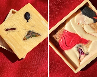 RARE Antique Trinket Box / Japanese EROTIC Shibayama / Insects and Figures Early 20th c Meiji  / Pill or Snuff Box / Shunga