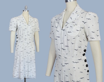 1930s Dress / 30s Linen Sportswear Dress / Embroidered SEAGULLS / Flying BIRDS/ Side Buttons / Pockets