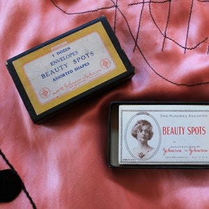 RARE 1910s Faux Beauty Marks / Original Package image 3
