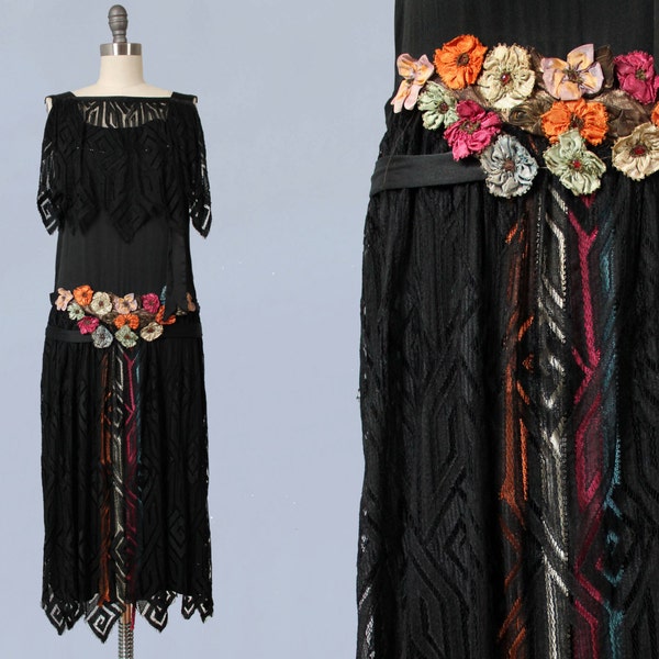 robe des années 1920 / 20 s dentelle géométrique décoratif ruban robe / couleur jupe / soie et Lamé fleurs / incroyable