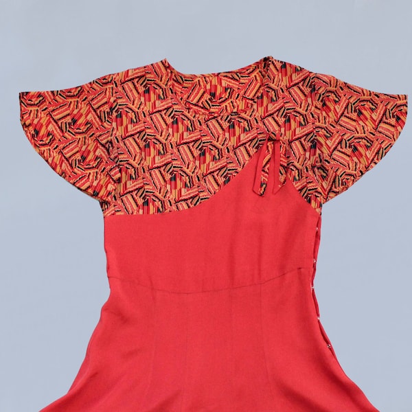 1930s Dress / Late 30s Day Dress / Red Art Deco Print / Flutter Sleeves