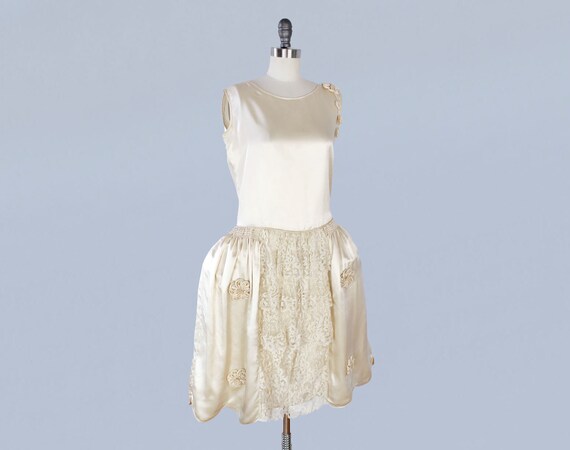 RESERVED --RARE 1920s Wedding Dress / 20s Robe de… - image 5