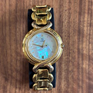 FENDI ゴールド ブラウン 腕時計　2700L FENDI 700L Gold Women's Watch Shell Dial Quartz Vintage