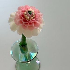 Flower candle | Handmade beeswax candle | Dahlia candle