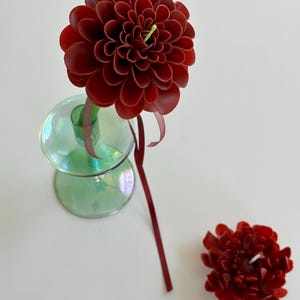 Flower candle | Handmade beeswax candle | Dahlia candle