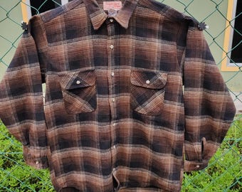 Vintage Strawbridge & Clothier Plaid Flannel Shirt – Heavy Cotton Workwear (Size Large)
