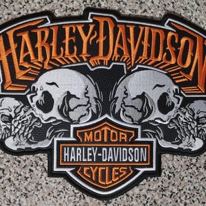 Harley Davidson Skull Patches zum Aufnähen auf der Rückseite einer Bikerjacke