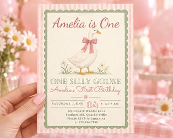 Puede incluir: Una tarjeta de invitación de cumpleaños rectangular con una oca blanca con un lazo rosa, rodeada de margaritas. El texto dice Amelia is One, One Silly Goose, Amelia's First Birthday, Saturday June 04 at 9 AM, 123 Honk & Waddle Lane, Featherfield, Quackersville, RSVP to Samantha at 123-456-7890.