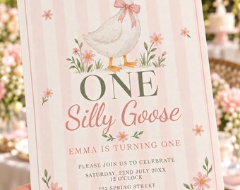 Puede incluir: Una tarjeta de invitación rectangular con un fondo de rayas verticales de color rosa claro y blanco. Presenta una ilustración en acuarela de un ganso blanco con un lazo rosa, rodeado de pequeñas flores rosas. El texto dice ONE Silly Goose, EMMA IS TURNING ONE, PLEASE JOIN US TO CELEBRATE, SATURDAY, 22ND JULY 20XX, 12 O'CLOCK, 123 SPRING STREET, RIVERSIDE.