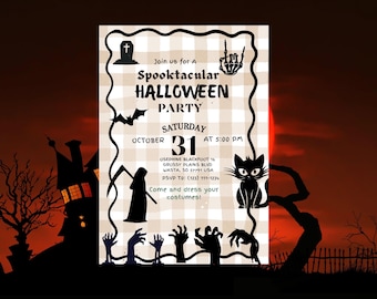 Könnte beinhalten: Eine rechteckige Halloween-Partyeinladung mit beigefarbenem und weißem Karomuster. Sie zeigt schwarze Illustrationen eines Grabsteins, einer Skeletthand, einer Fledermaus, eines Sensenmanns, einer schwarzen Katze und greifender Zombiehände mit Text.