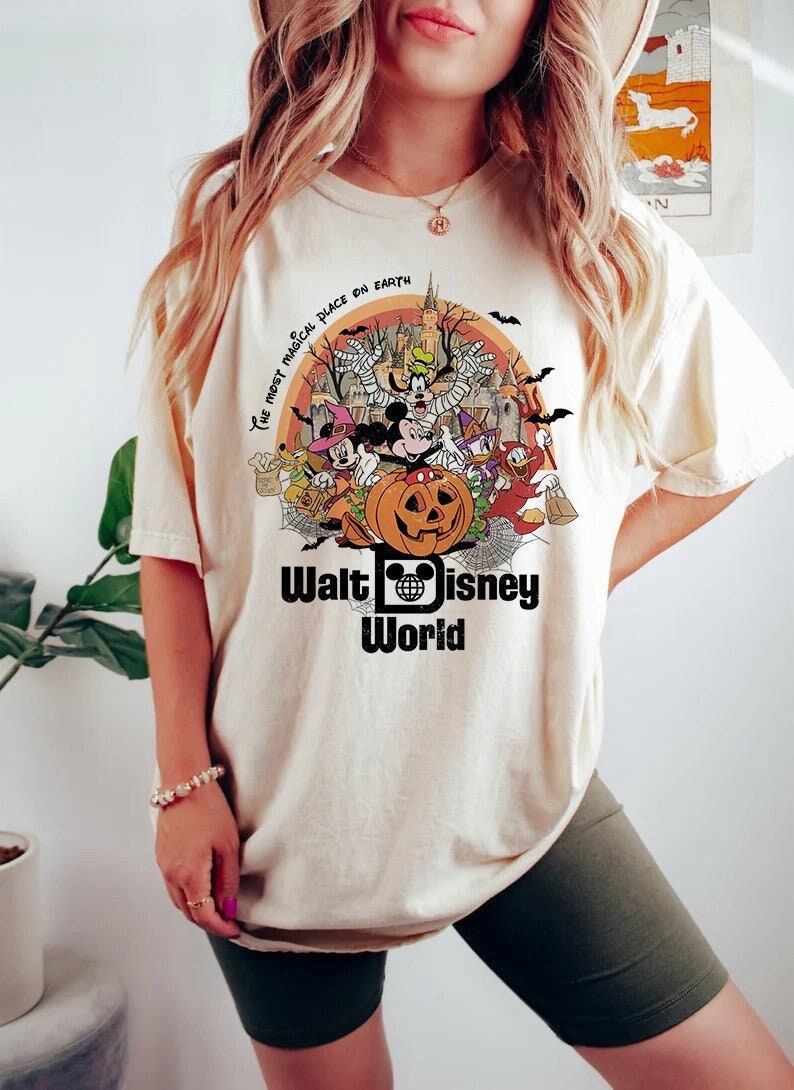 Discover Vintage Walt Disney World Halloween T-Shirt