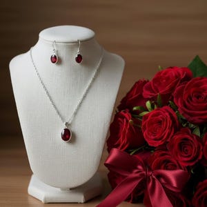 Sterlingzilveren granaat sieradenset | Handgemaakte dieprode hanger en oorbellen | Perfect geboortesteencadeau voor januari voor haar | Handgemaakt cadeau voor haar