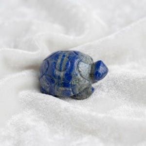 Natural Lapis Lazuli Turtle Carving, Hand Carved Blue Gemstone Tortoise Figurine, Protection Healing Crystal Statue for Meditation