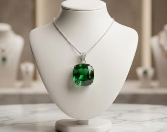Smaragdgrüne Kissenschliff-Anhänger-Halskette 70 - 80ct Statement-Kristall, Sterlingsilber-Filigranschlaufe, Mai Birthstone Geschenk