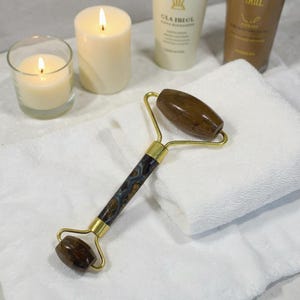 dual head tiger eye face and neck massager for relaxing skincare routine at home