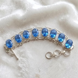Bracciale di lusso con tanzanite naturale, maglie ovali incastonate a griffe, chiusura a moschettone in argento sterling, regalo di lusso per lei, gemma blu-violetta.