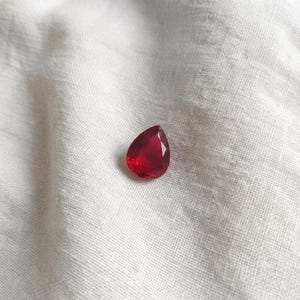 Rubino rosso naturale a taglio a pera, pietra preziosa sciolta da 10-12 carati, pietra portafortuna di luglio, rubino a forma di pera, rubino a taglio brillante a goccia, pietra di rubino sciolta