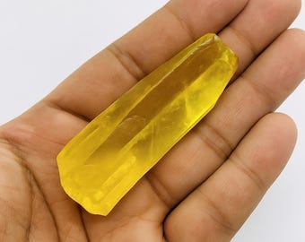 Geel ruw zirkoonkristal 300-350 kt, natuurlijke onbehandelde edelsteen, oorsprong Sri Lanka, display voor verzamelaars mineraal