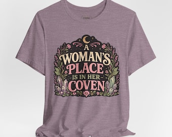 Camiseta "El lugar de una mujer está en su aquelarre" / Camiseta floral de bruja, camiseta pagana