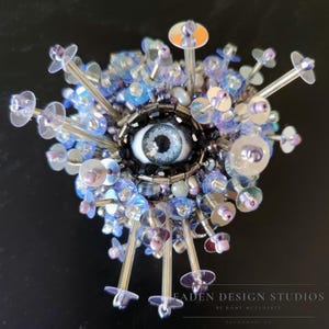 Small Evil Eye in Heart Brooch – Periwinkle – Hand Beaded