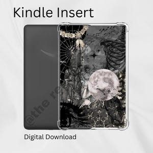 Könnte beinhalten: Ein Kindle-Insert mit einem schwarz-weißen Collage-Design mit Vollmond, Himmelselementen und einem Skelett. Der Text "Kindle Insert" und "Digital Download" sind zu sehen.