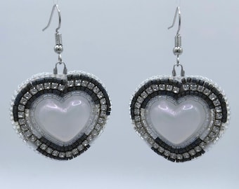 Cabujón en forma de corazón con cuentas y diamantes de imitación - Cierre de plata