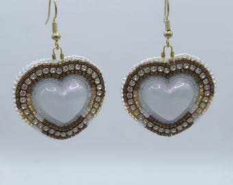 Pendientes con forma de corazón y cabujones de cuentas - Cierre de latón