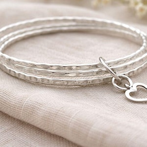 Handgemaakte sterlingzilveren drievoudige armband: hartbedel en edelsteen