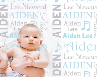 Manta para recién nacidos con diseño de notas musicales - Personalizada con el nombre del bebé