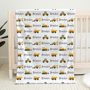 Manta personalizada con nombre de construcción, manta para bebé recién nacido con diseño de camión volquete, regalo para bebé con excavadora, manta para bebé con temática de construcción, manta para bebé con diseño de camión de trabajo imagen 3